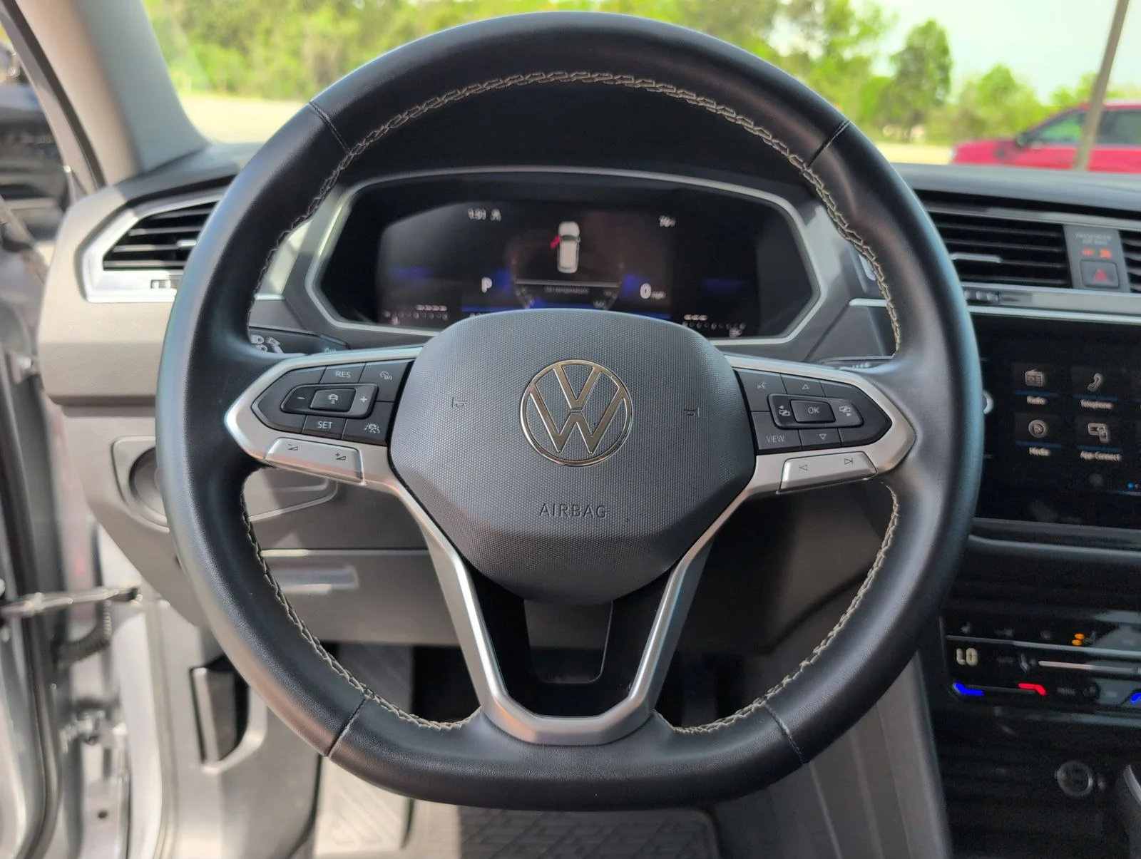 2024 Volkswagen Tiguan SE - Photo 24