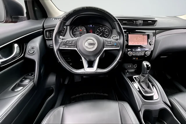 Used 2022 Red Nissan SL image 8