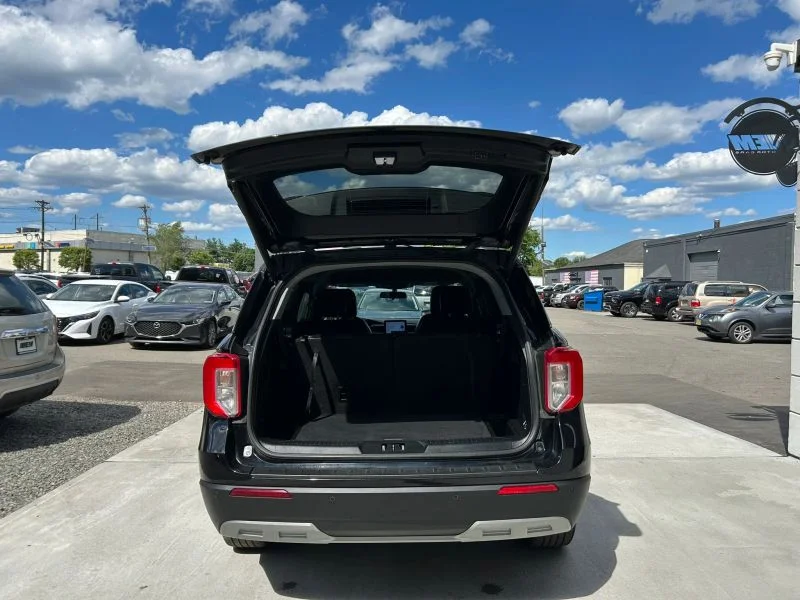 Used 2023 Black Metallic Ford XLT Sport Utility 4D image 55