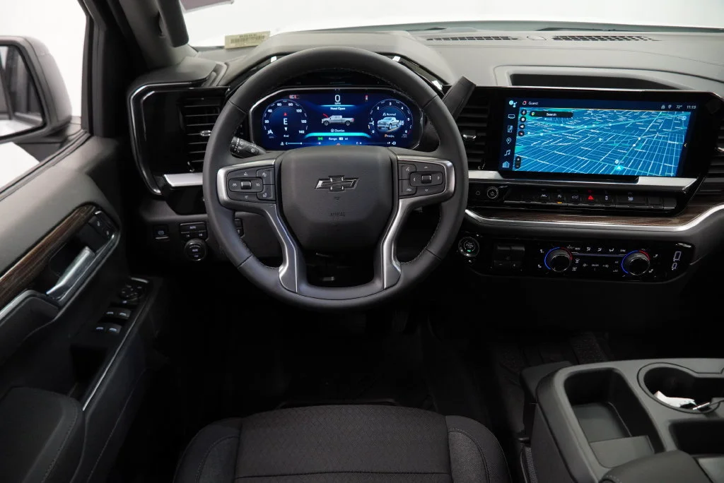 New 2026 Summit White Chevrolet RST image 21