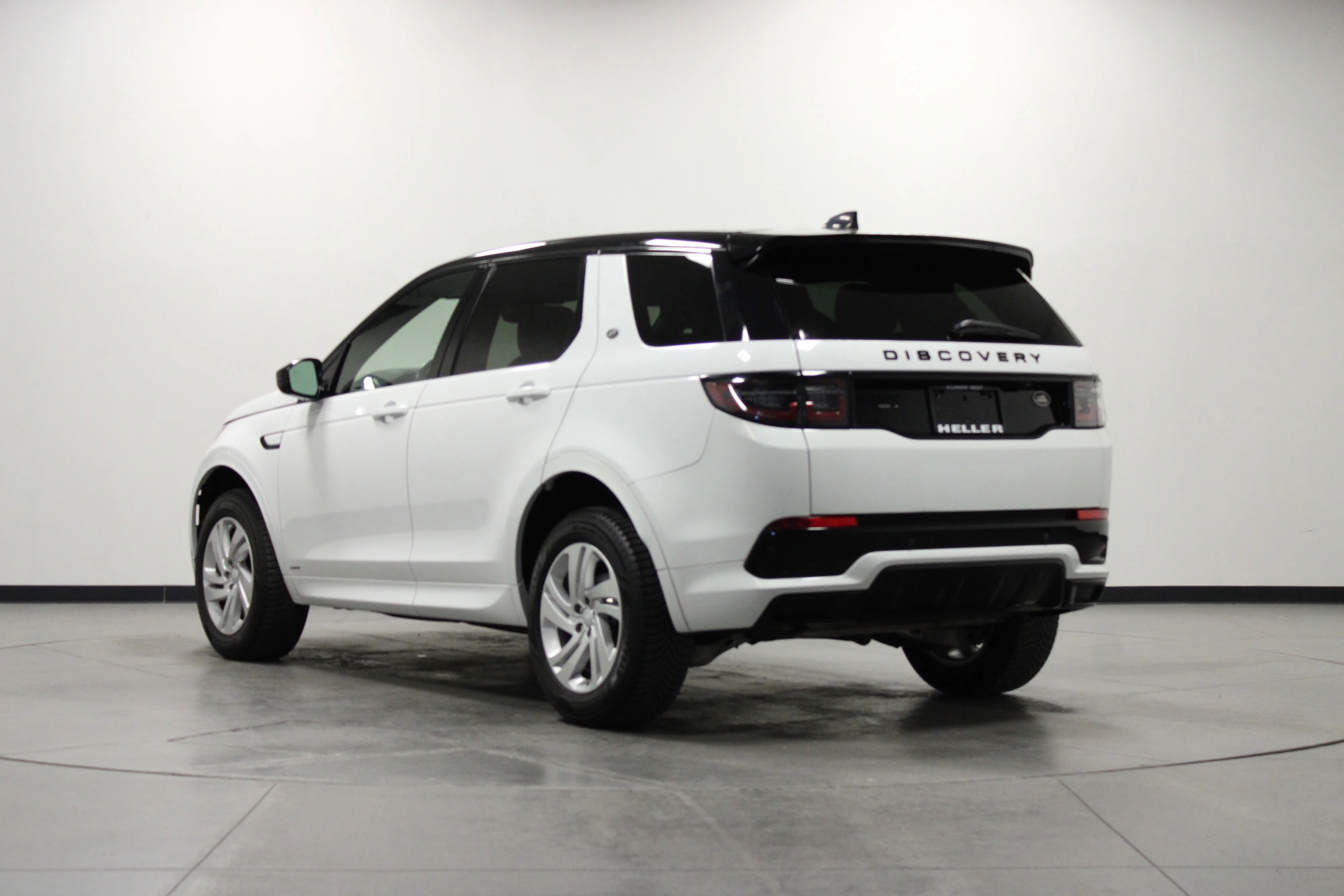 Used 2020 Fuji White Land Rover S R-Dynamic image 6