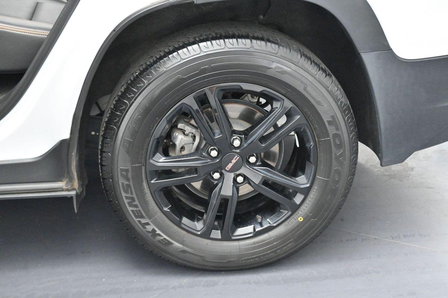 Used 2022 Summit White GMC AT4 image 40