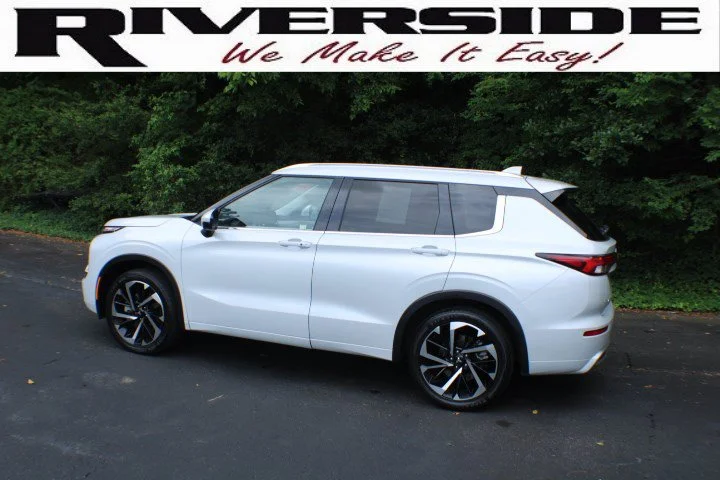 Used 2024 White Mitsubishi SEL image 3
