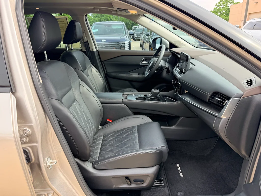 Used 2023 Champagne Silver Metallic Nissan Platinum image 13