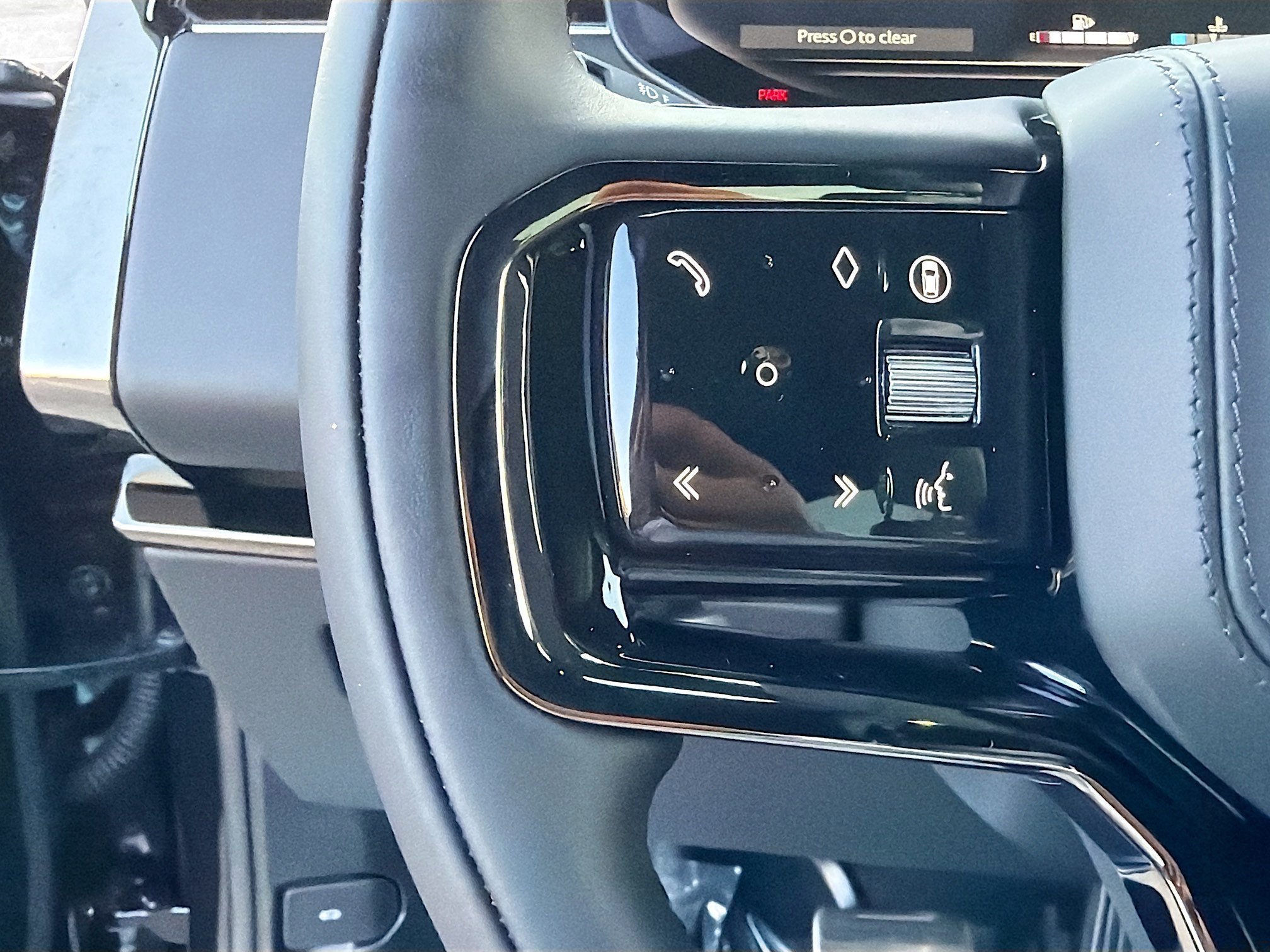 New 2026 Santorini Black LAND ROVER Dynamic SE image 36