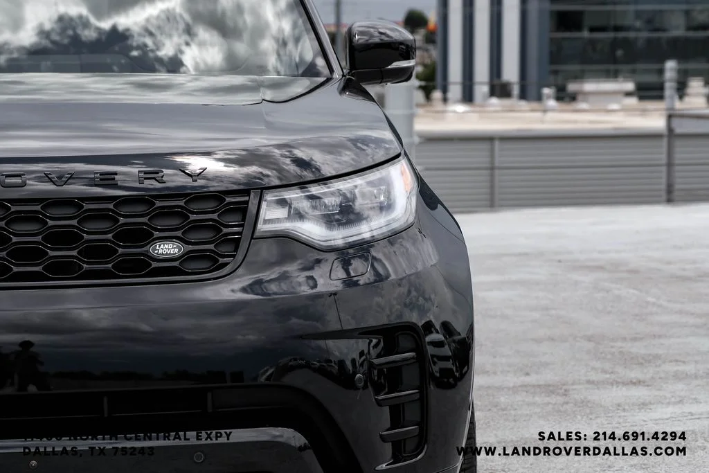 New 2026 Santorini Black Metallic Land Rover Dynamic SE image 40