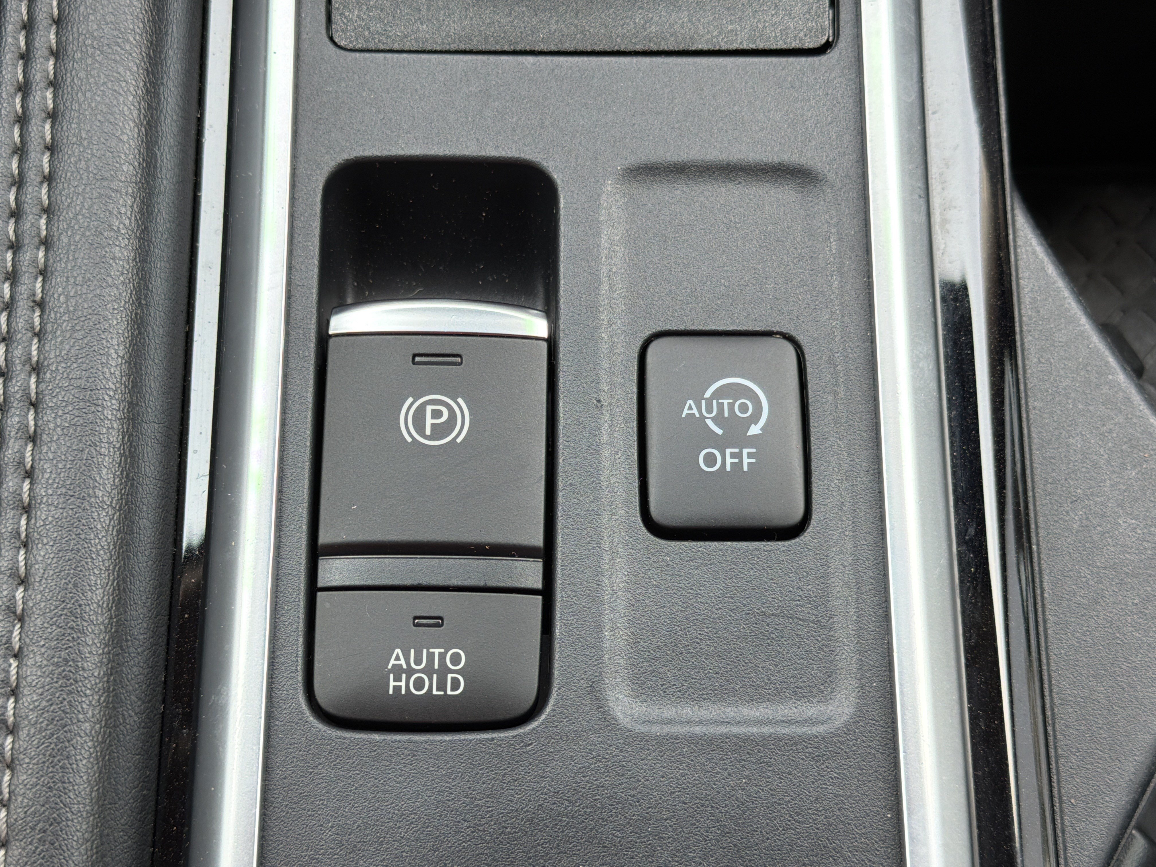 Used 2023 Super Black Nissan Platinum image 9