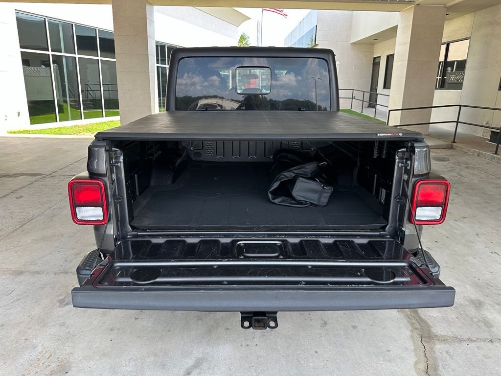 Used 2020 Gray Jeep Altitude image 30