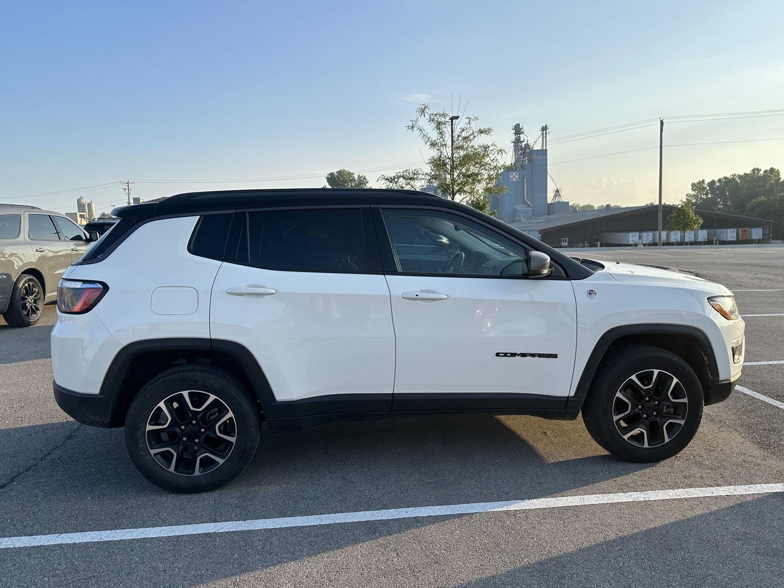 Used 2021 White Clearcoat Jeep Trailhawk image 4