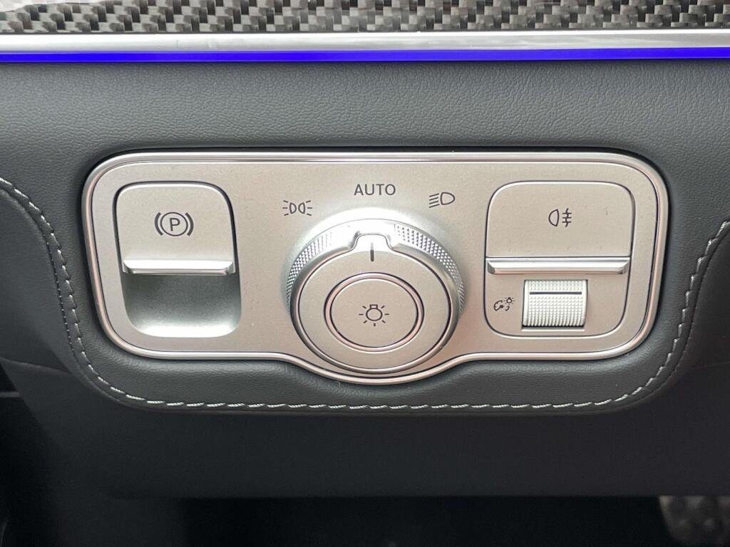 New 2026 MANUFAKTUR Moonlight White Metallic Mercedes-Benz AMG® GLE 63 S image 33