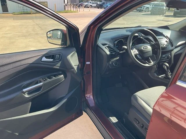 Used 2018 Ford Escape SE with VIN 1FMCU0GD7JUB10303 for sale in Hutchinson, KS