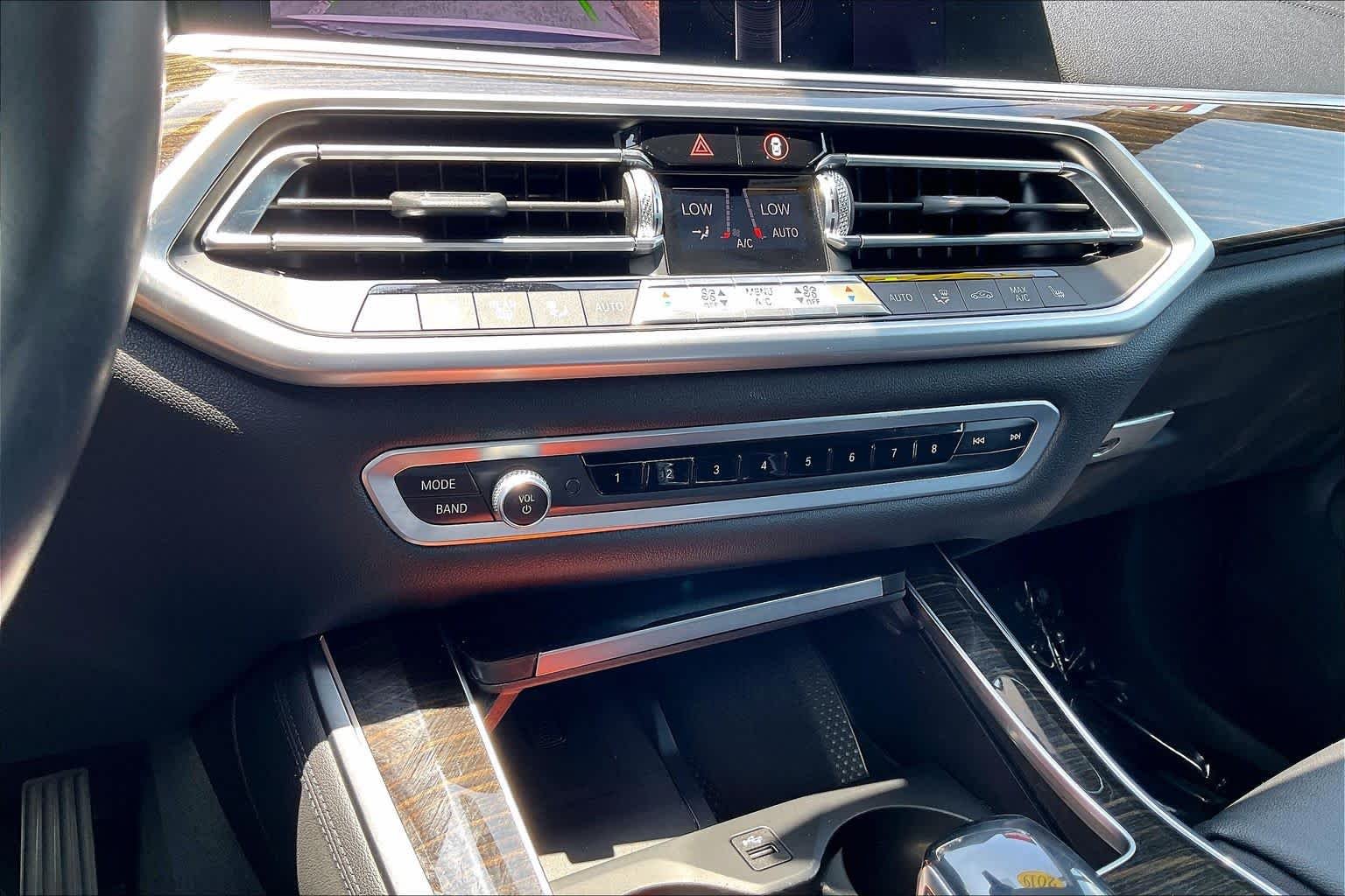 Used 2019 Mineral White Metallic BMW xDrive40i image 31