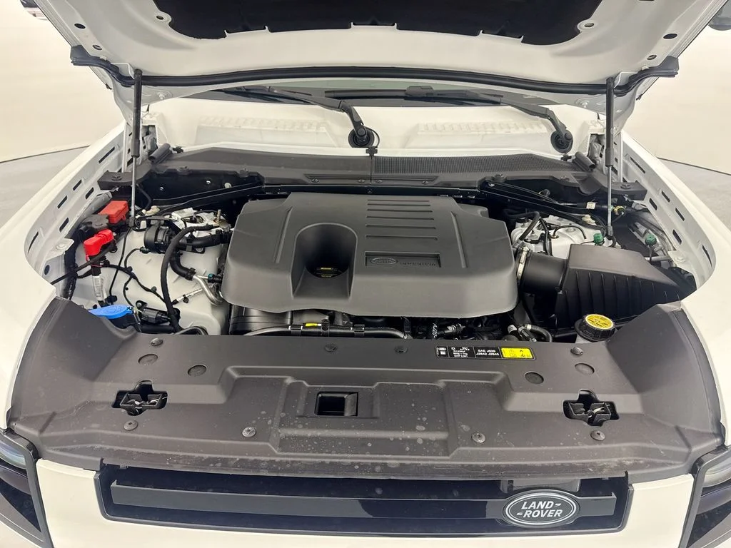 New 2026 Fuji White Land Rover X-Dynamic SE image 29