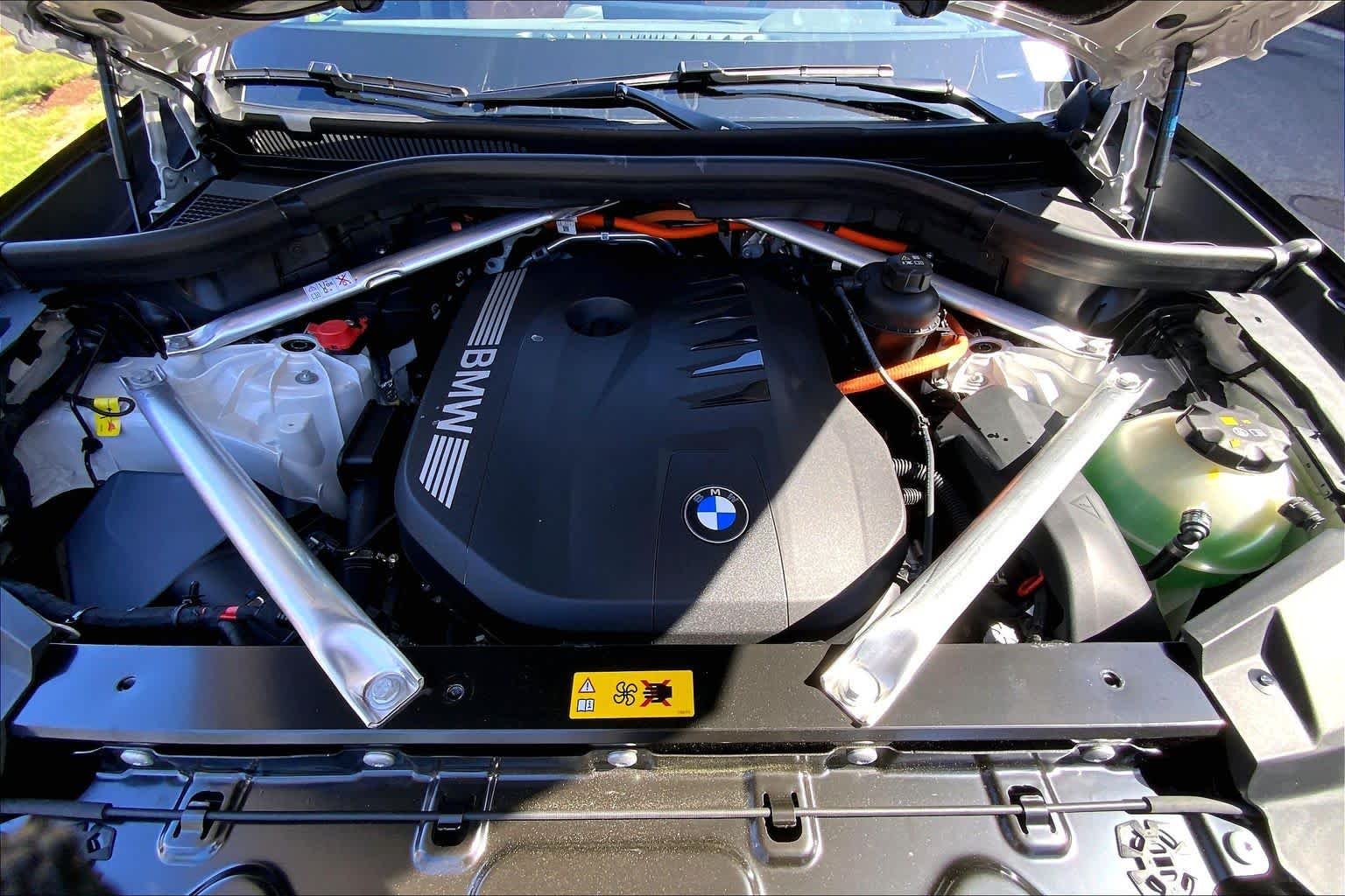 New 2026 Mineral White Metallic BMW xDrive50e image 16