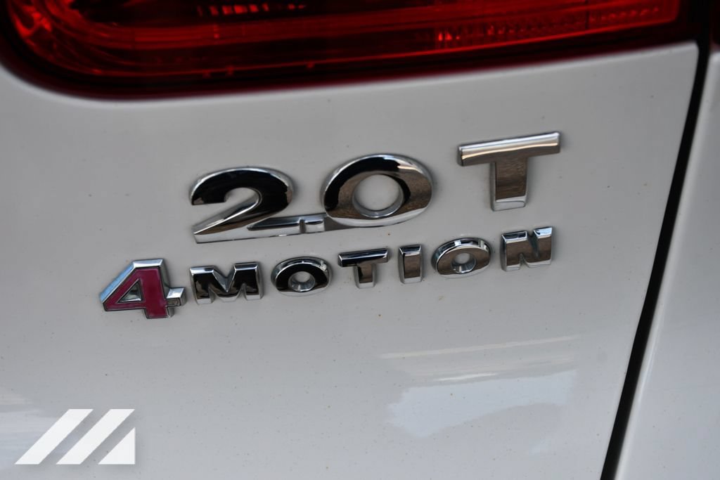 Used 2010  Volkswagen SE image 33