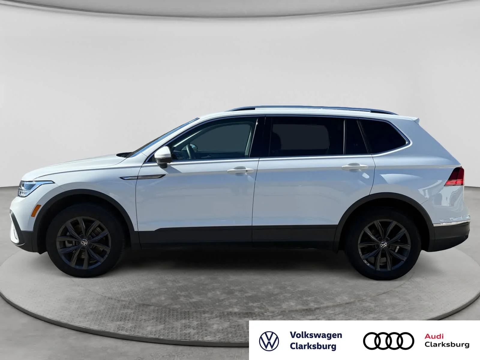 Used 2024 Pure White Volkswagen SE image 8