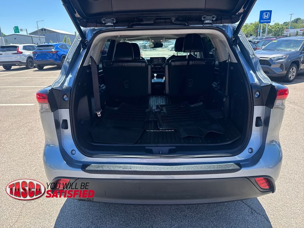 Used 2022 Gray Toyota XLE image 7