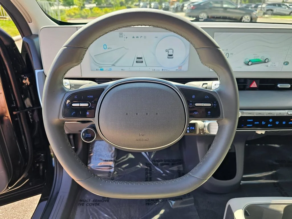 Used 2022  Hyundai SE image 24