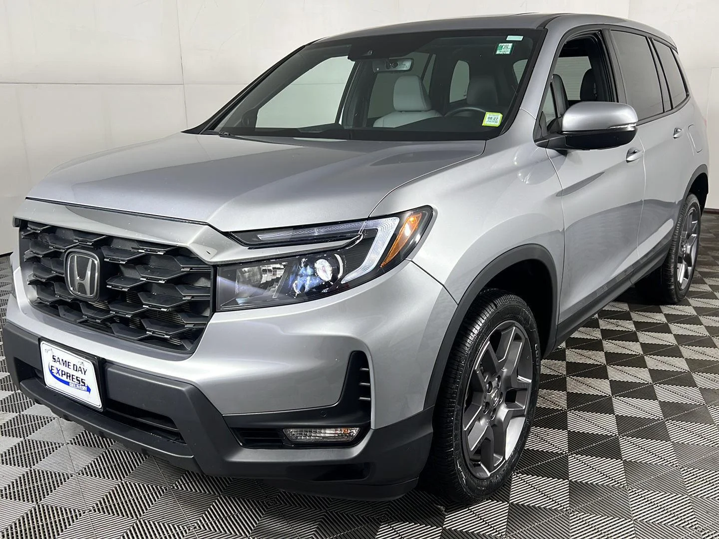 Used 2023 Lunar Silver Metallic Honda EX-L image 5