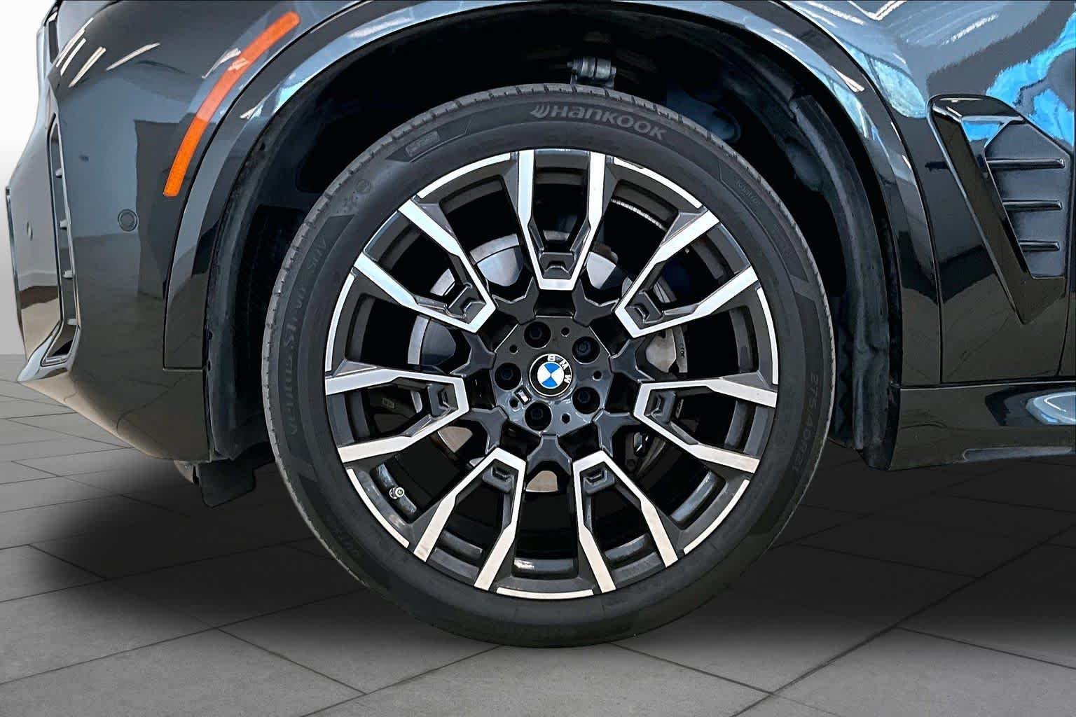 Used 2024 Black Sapphire Metallic BMW sDrive40i image 10