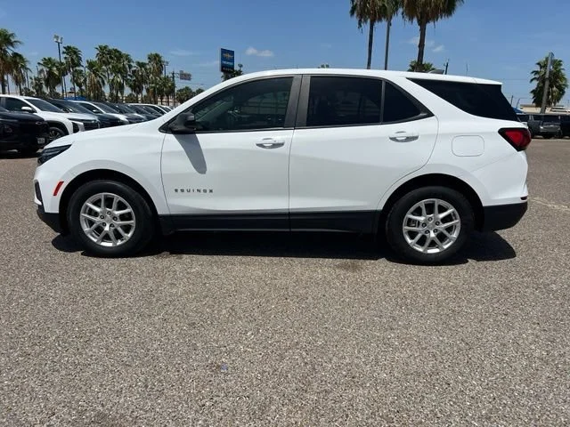 Used 2022 SUMMIT WHITE Chevrolet LS image 4