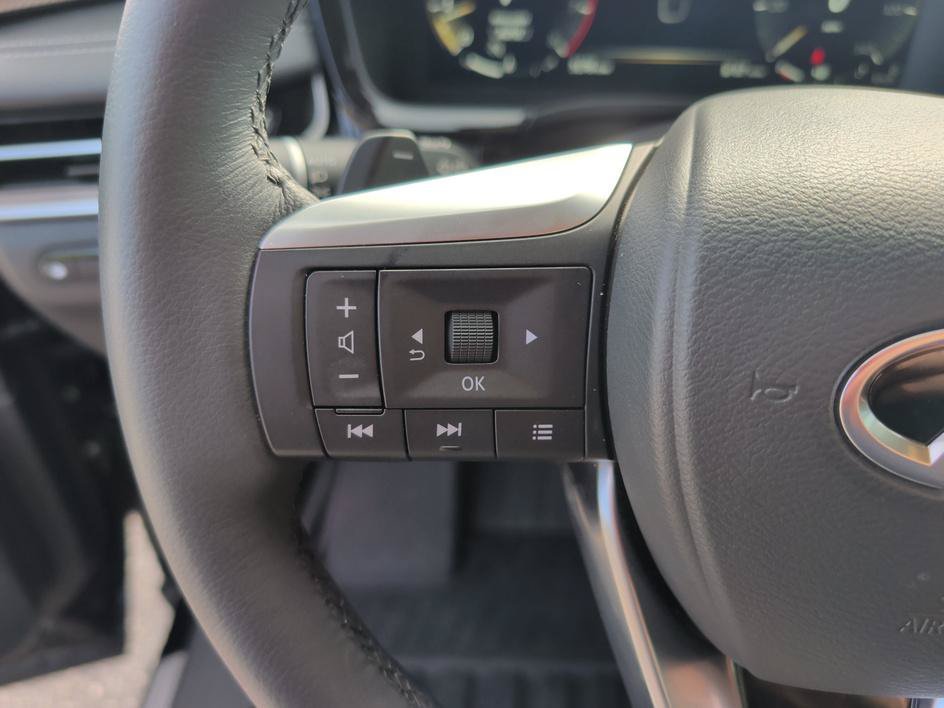 Certified Used 2026 Mineral Black INFINITI LUXE image 19
