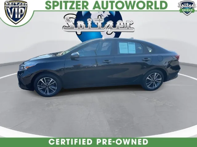 Used 2023 Black Kia LXS image 9