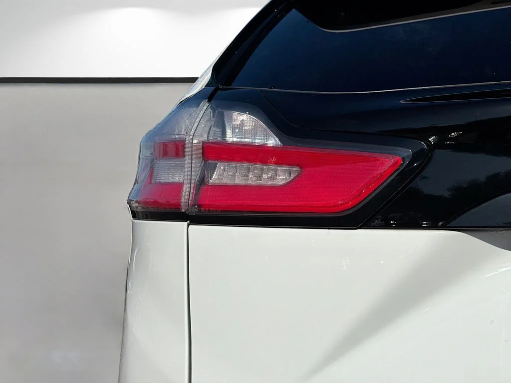 Used 2022 White Ford SEL image 10