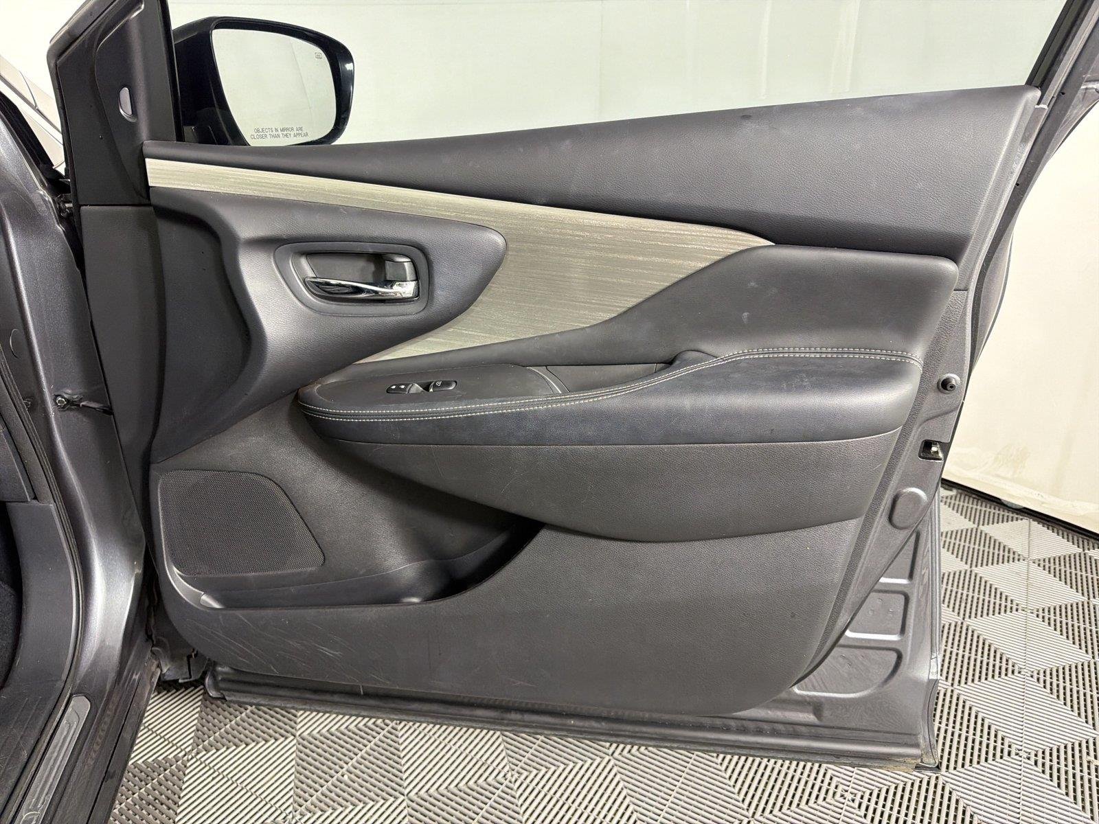Used 2015 Gray Nissan Platinum image 17