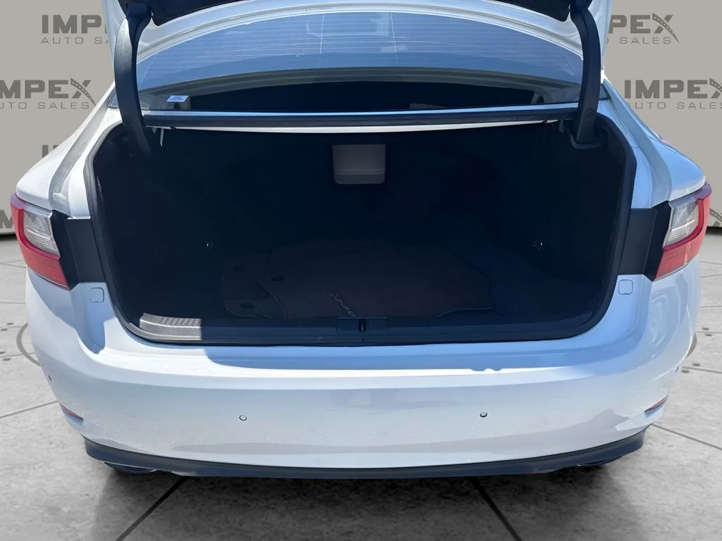 Used 2016 White Lexus 350 image 29