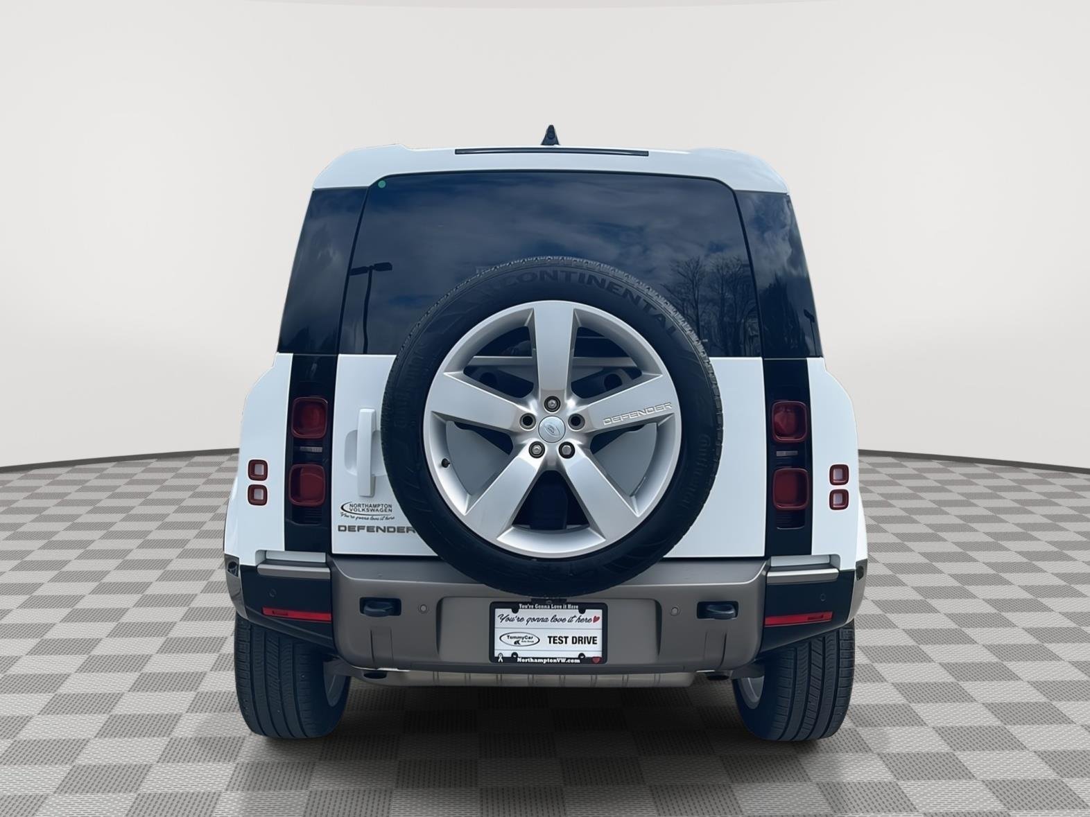 Used 2024 Fuji White Land Rover X-Dynamic SE image 6