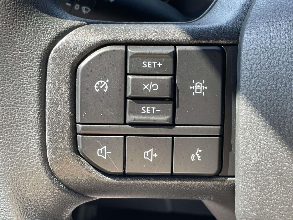 Used 2021  Ford XL image 19