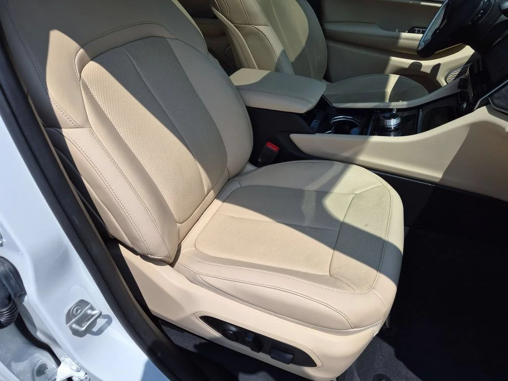Used 2022 White Jeep 4xe image 30