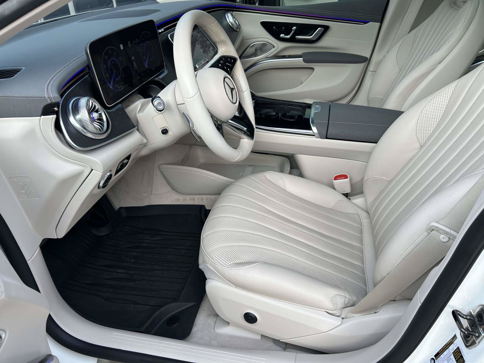 Certified Used 2023 MANUFAKTUR Diamond White Mercedes-Benz EQS 450 4MATIC® Sedan image 19