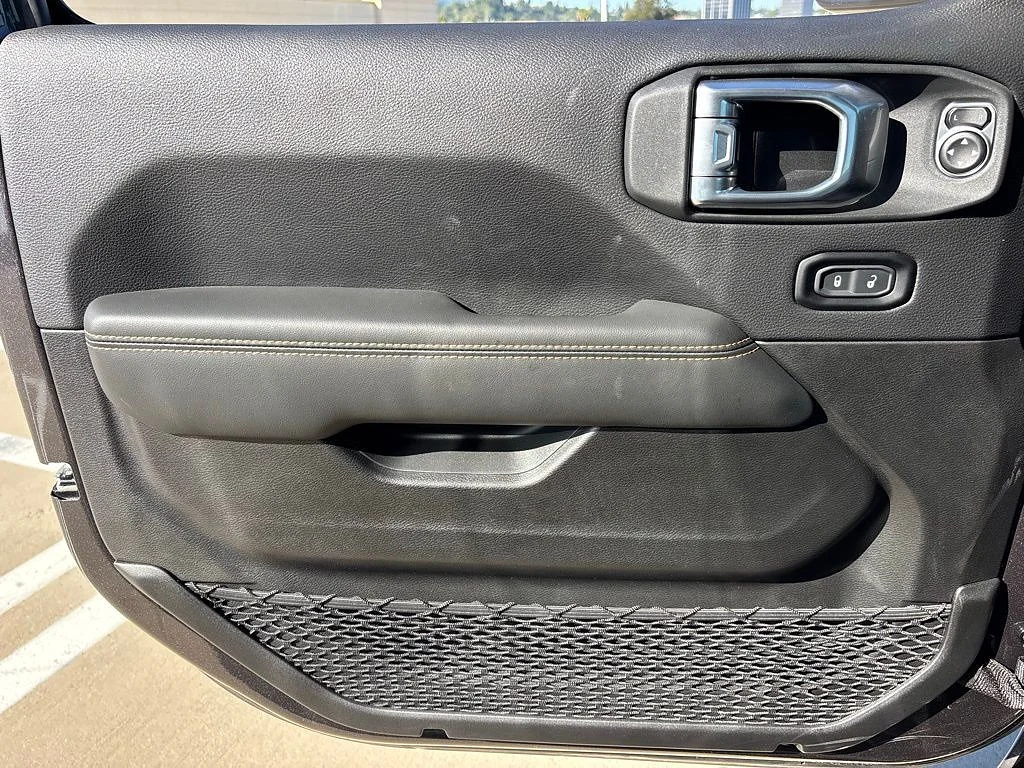 2025 Jeep Wrangler 4-Door Sahara - Photo 11