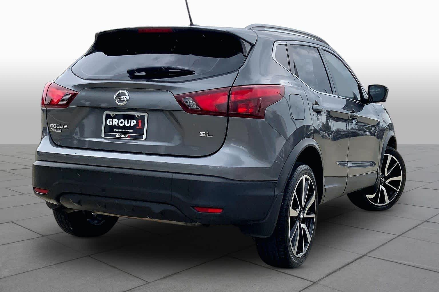 Used 2018 Gun Metallic Nissan SL image 13