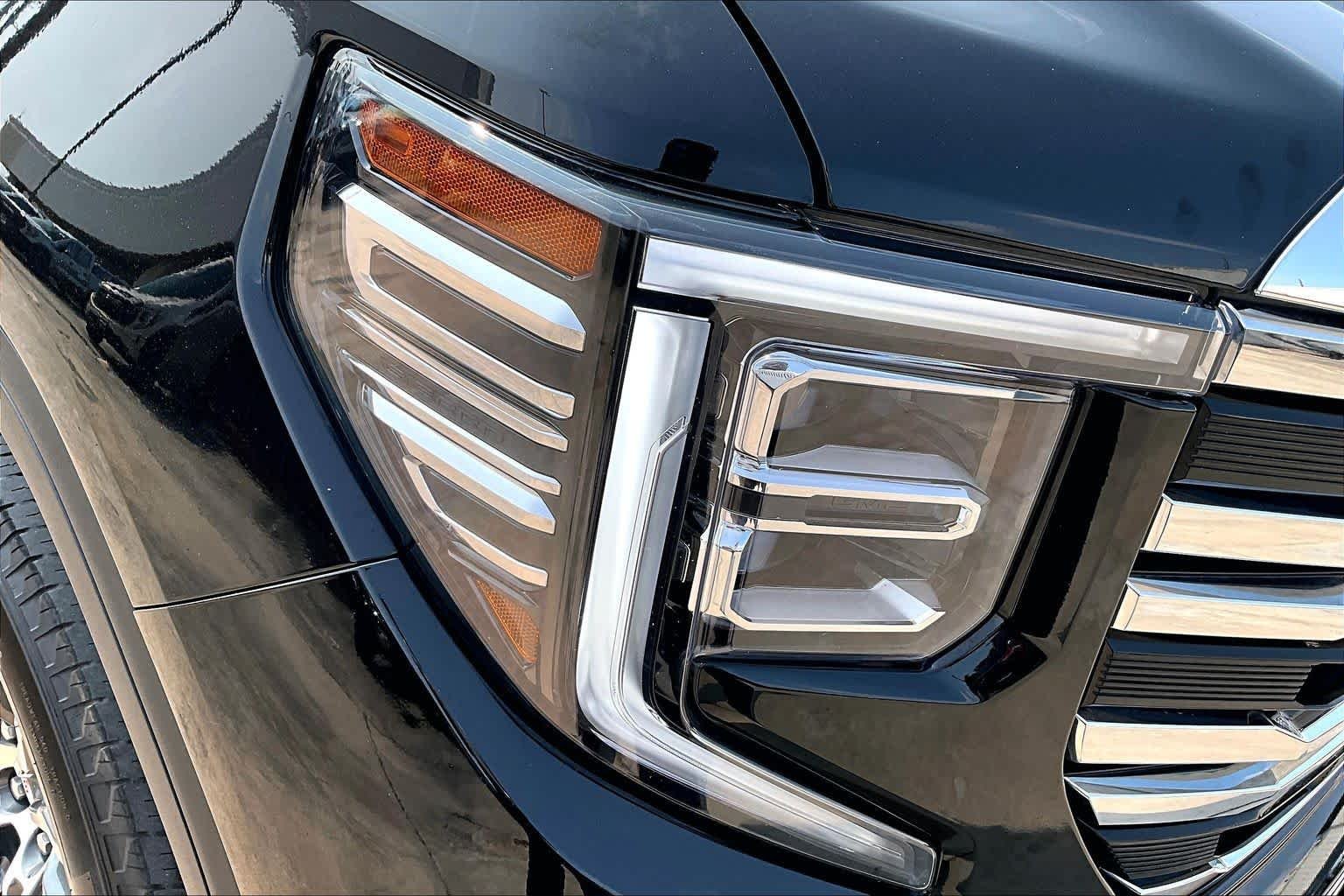 Used 2025 Onyx Black GMC SLT image 28
