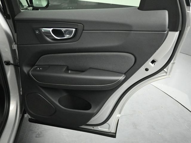 2022 VOLVO XC60 - Image 28