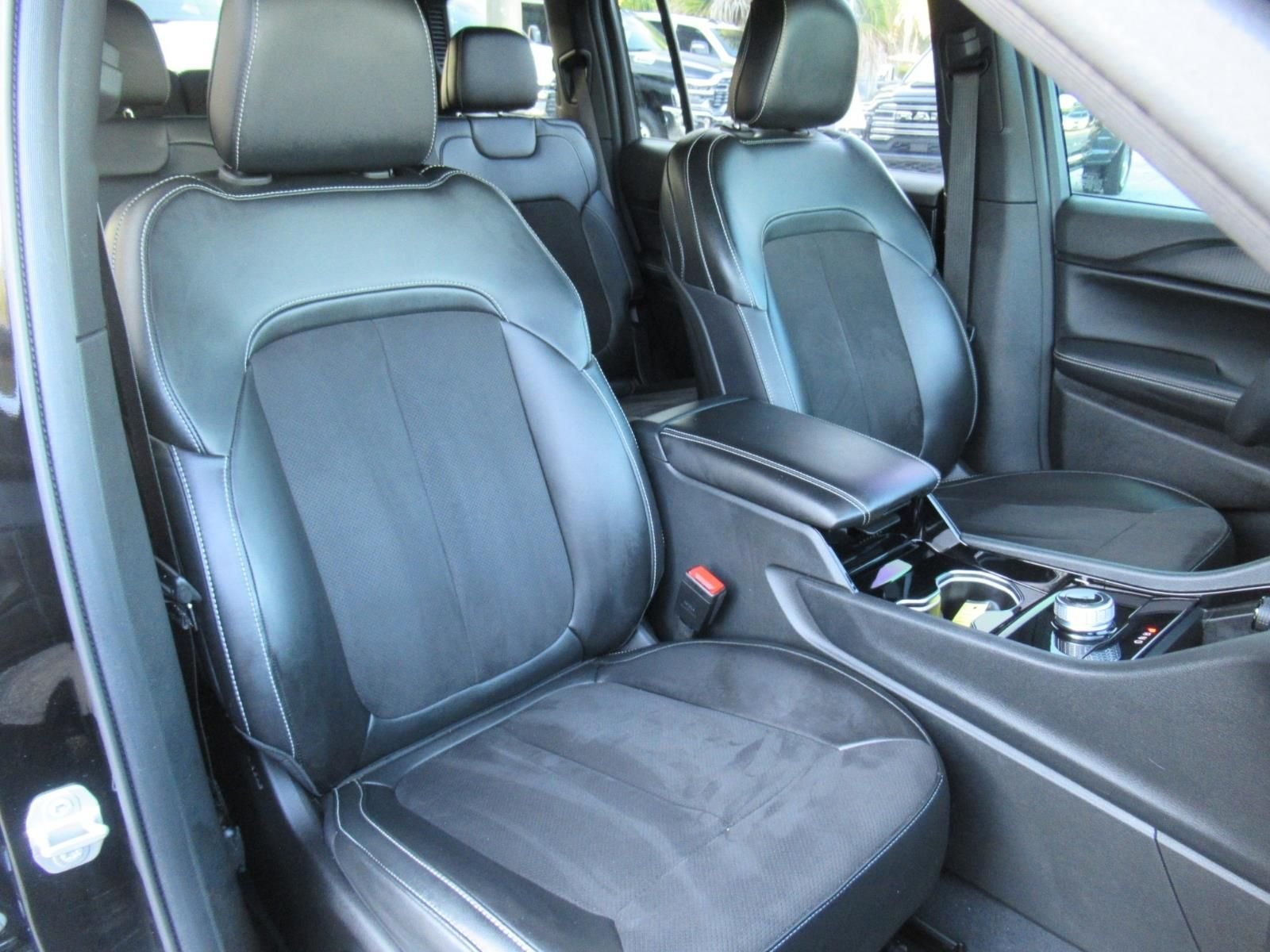 Used 2023 Black Jeep Altitude X image 9