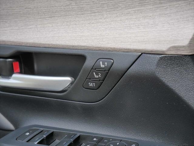 Certified Used 2024 WIND CHILL PEARL Toyota  image 34