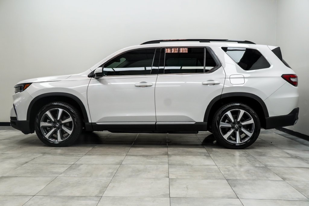 Used 2025 White Honda Touring image 9