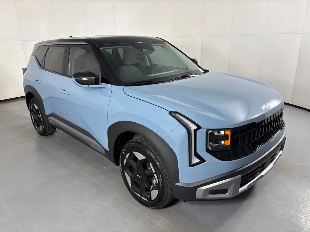 New 2027 Frost Blue / Black Roof Kia S image 2