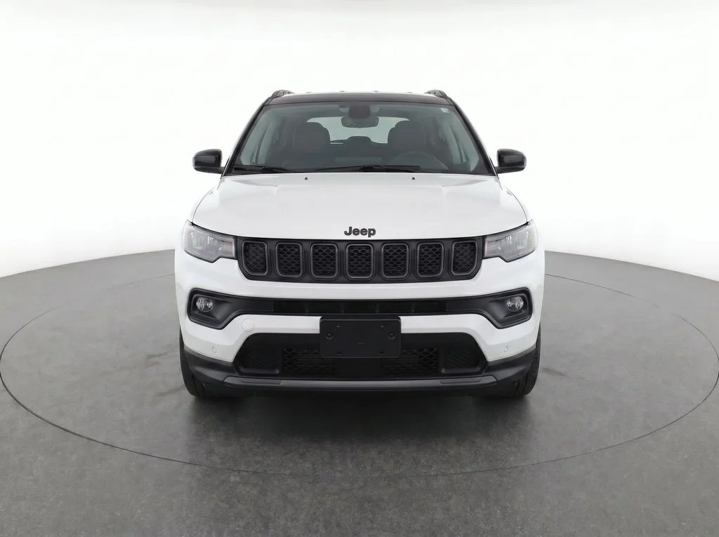 Used 2023 White Jeep Altitude image 5
