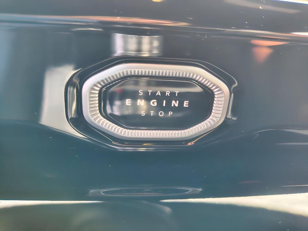 New 2026 Diamond Black Crystal Pearlcoat Jeep Limited image 22