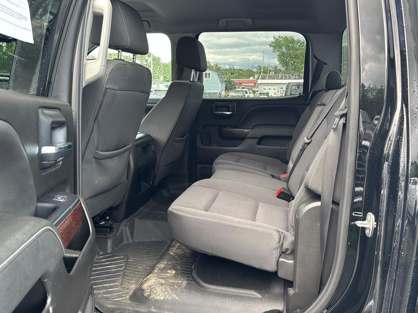 Used 2019 Onyx Black GMC SLE image 3