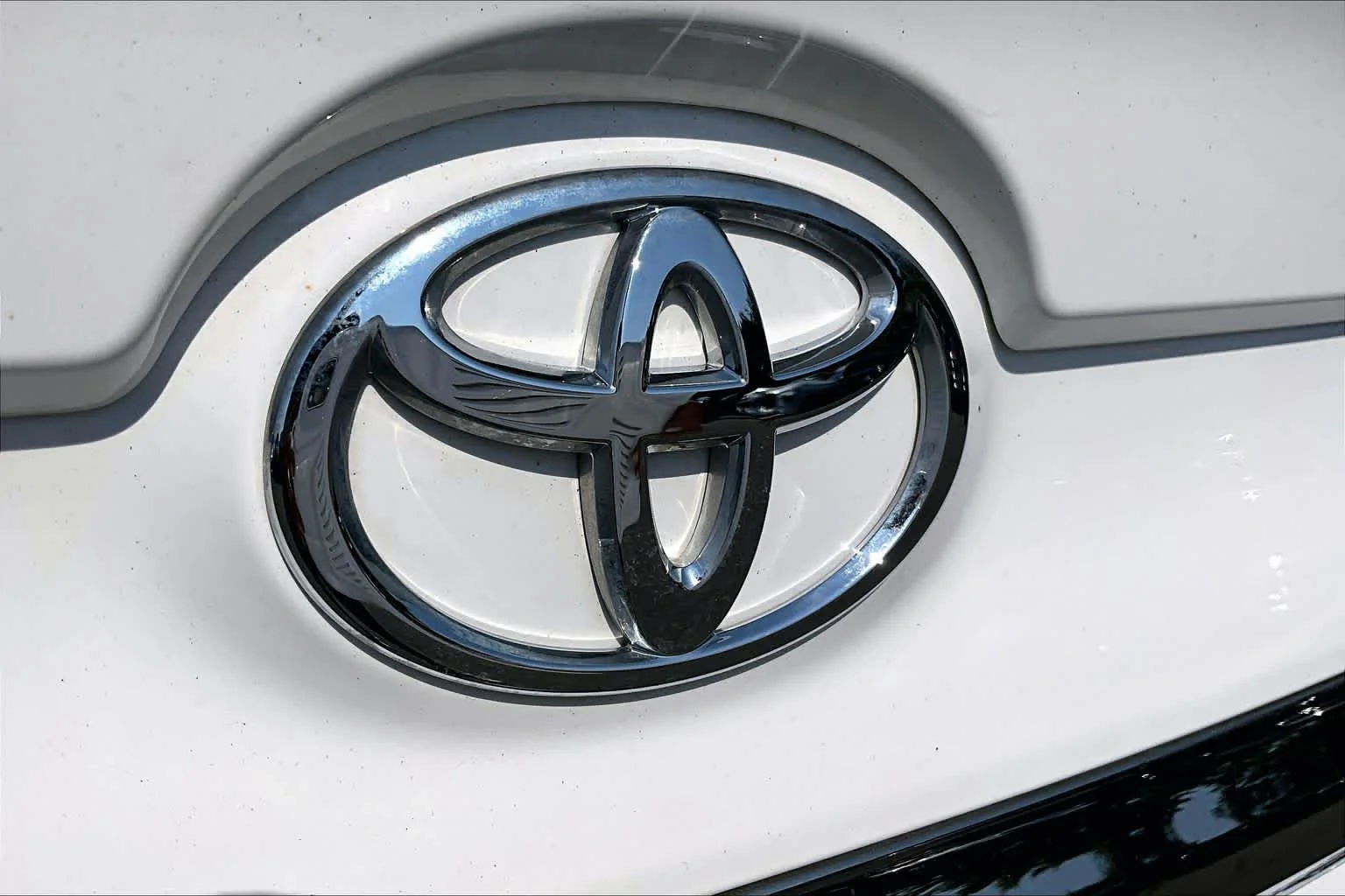 Certified Used 2017 Super White Toyota LE image 29