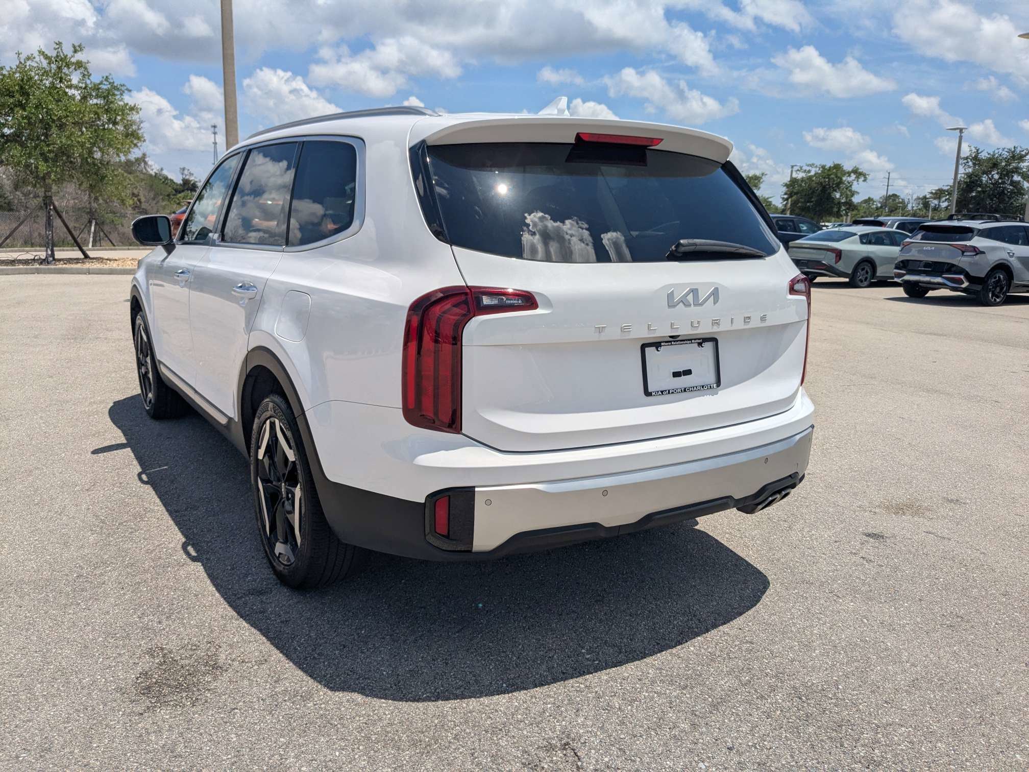 Used 2024 Glacial White Pearl Kia S image 7