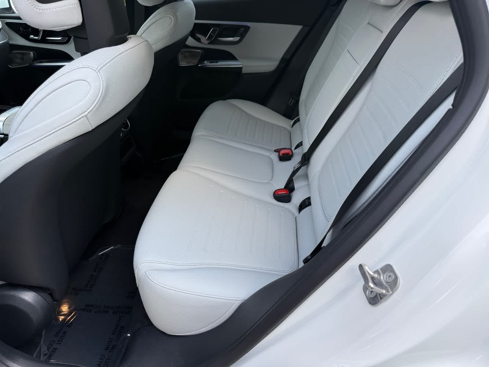 New 2027 Polar White Mercedes-Benz GLC 300 image 11