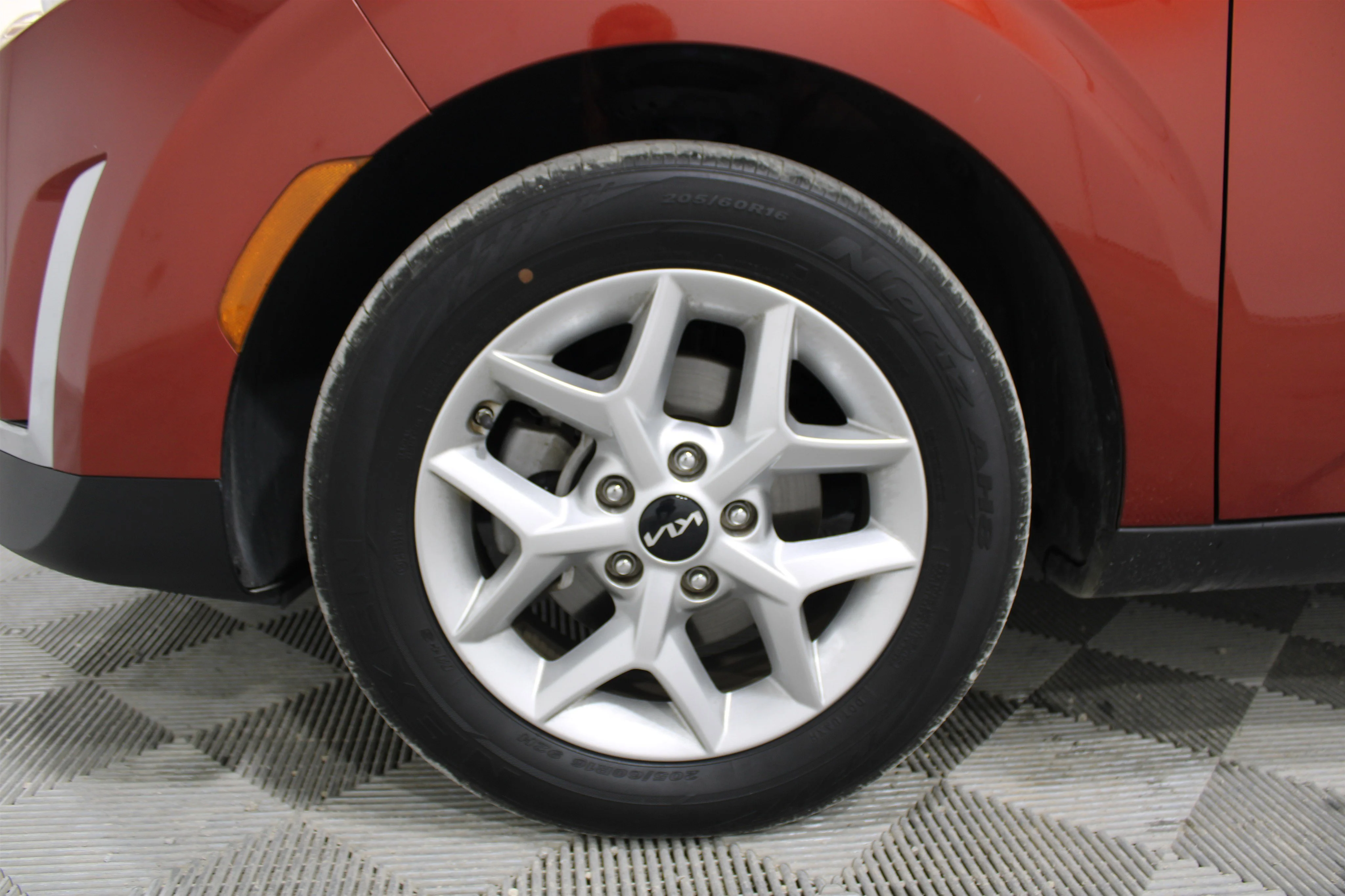 2024 Kia Soul LX - Photo 32
