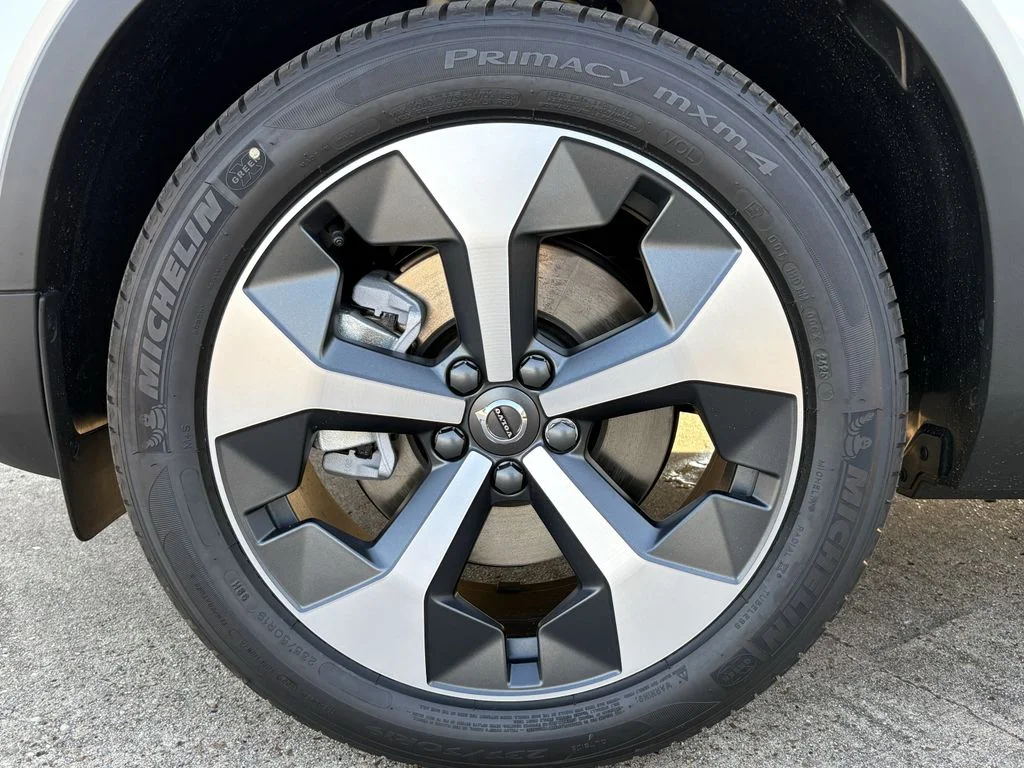 New 2026 Crystal White Volvo Plus image 9